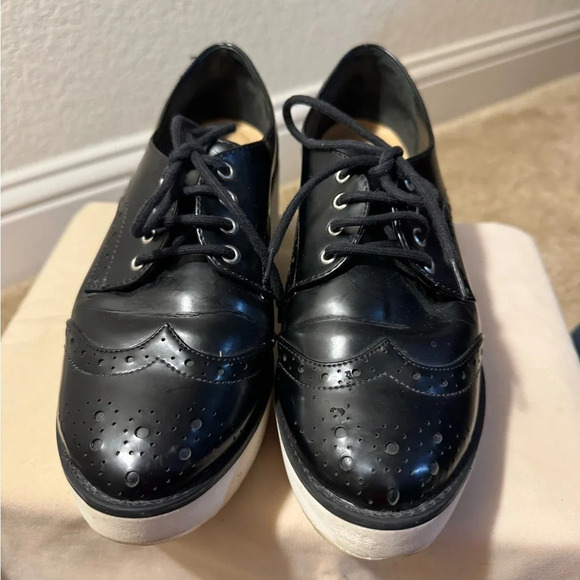 SCHUTZ Shoes - Schutz Black leather platform oxfords- Size 6
Made in Brazil